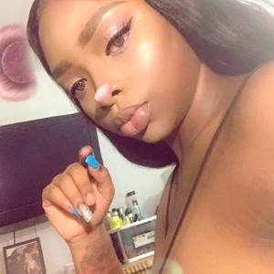 Meet your Posher, Thaasia